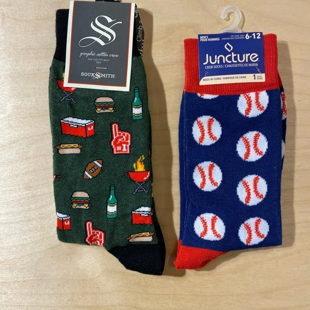 Two pair Men’s Graphic Socks Size 6-12 (DV)